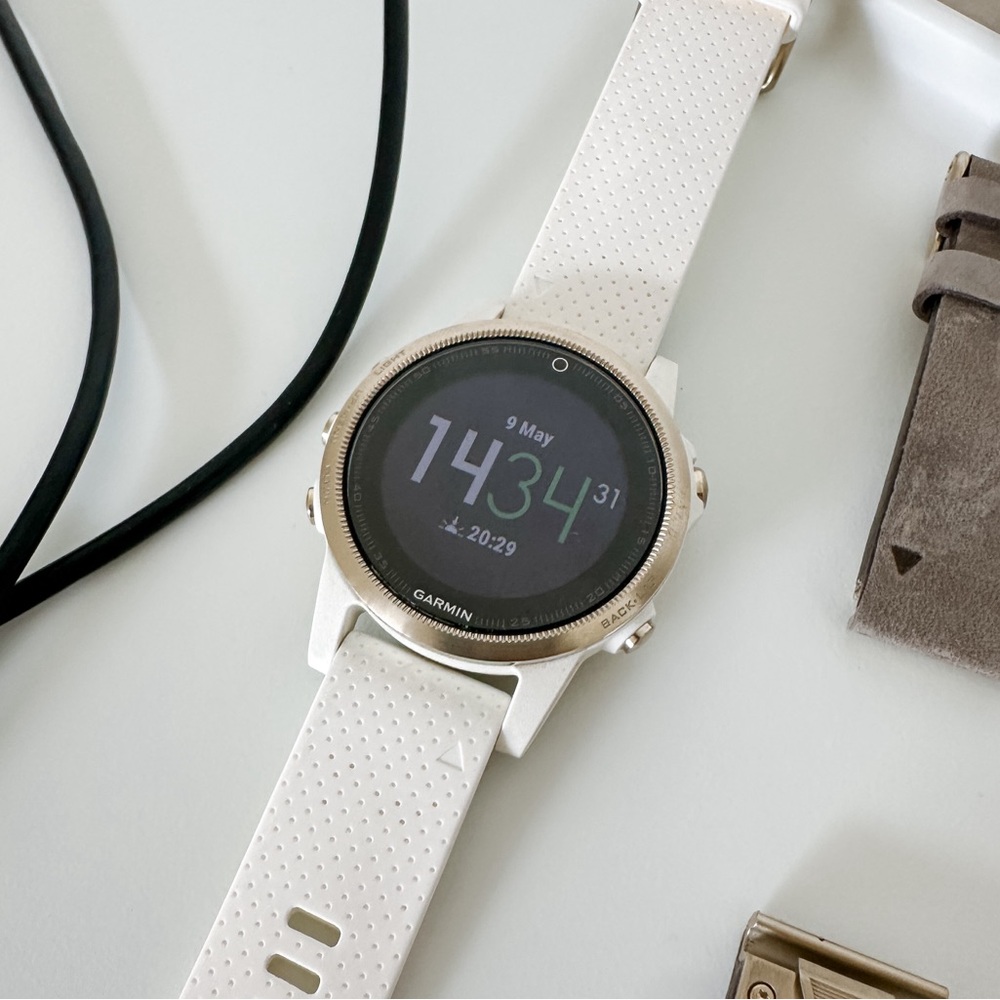 [@floralturtle] Garmin Fenix 5S Sapphire GPS Watch in champagne / white
